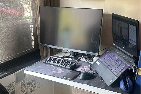 Desk Setup Era